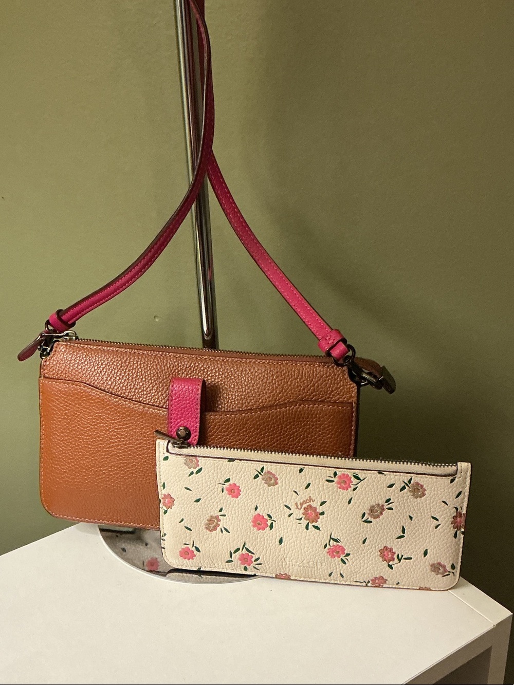 Coach NY Noa Pop-Up Messenger Crossbody Bag Brown Pink Pebbled Leather & Insert